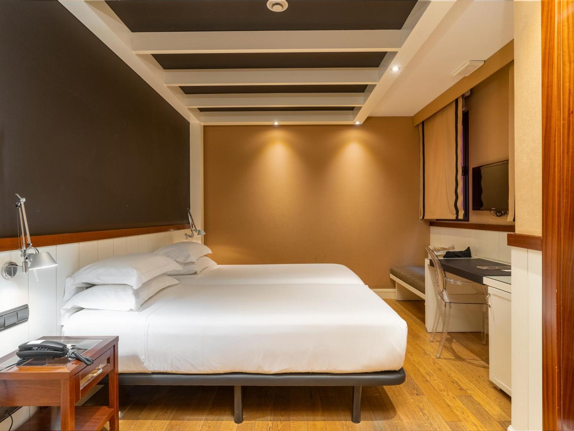 U232 Hotell 4*